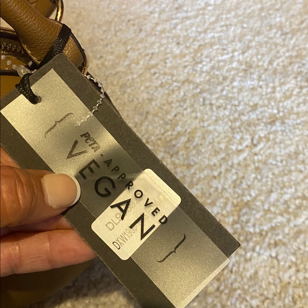 Deluxity LA Round Tan Handbag with Gold Chain NWT - Picture 5 of 5